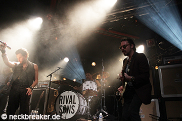 live 20141115 02 04 RivalSons