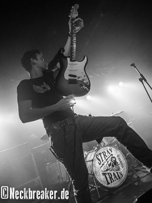 live 20161112 0101 straytrain