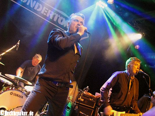 live 20170519 0101 undertones