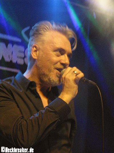 live 20170519 0103 undertones