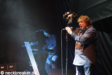 live 20141124 01 02 LouGramm
