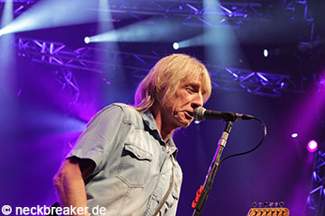 live 20141125 02 02 StatusQuo