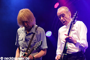 live 20141125 02 03 StatusQuo