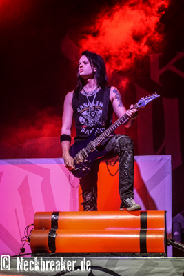 live 20181117 0106 kissindynamite