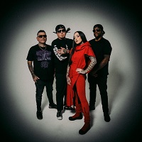 P.O.D. Pressefoto POD and Tatiana Shmayluk